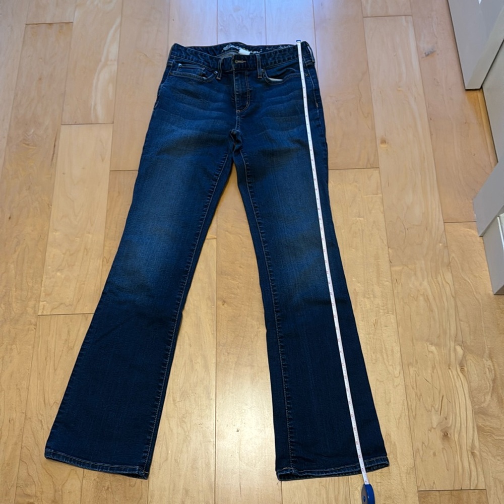 Jeans slightly curvy boot cut Eddie Bauer size 4